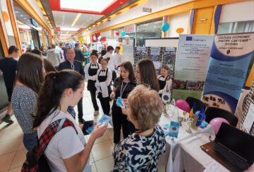 Sute de participanți la Târgul Ofertelor Educaționale, organizat la Shopping City Suceava