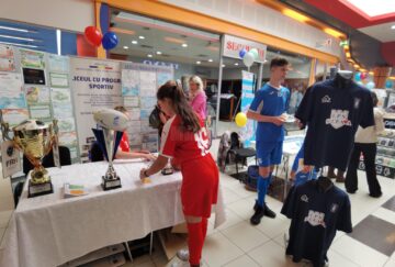 Sute de participanți la Târgul Ofertelor Educaționale, organizat la Shopping City Suceava