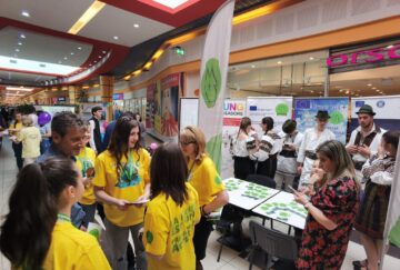 Sute de participanți la Târgul Ofertelor Educaționale, organizat la Shopping City Suceava