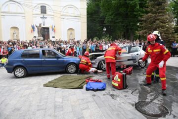 Participanții la marș au asistat și la o simulare de accident rutier