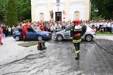 Participanții la marș au asistat și la o simulare de accident rutier