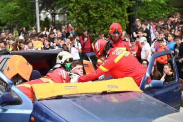 Participanții la marș au asistat și la o simulare de accident rutier