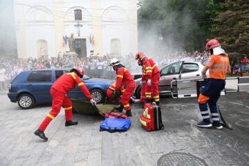 Participanții la marș au asistat și la o simulare de accident rutier