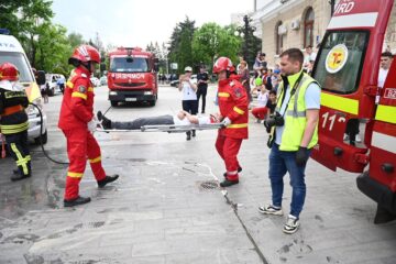Participanții la marș au asistat și la o simulare de accident rutier