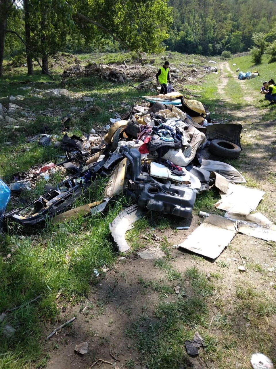Gunoi in lunca riului Suceava