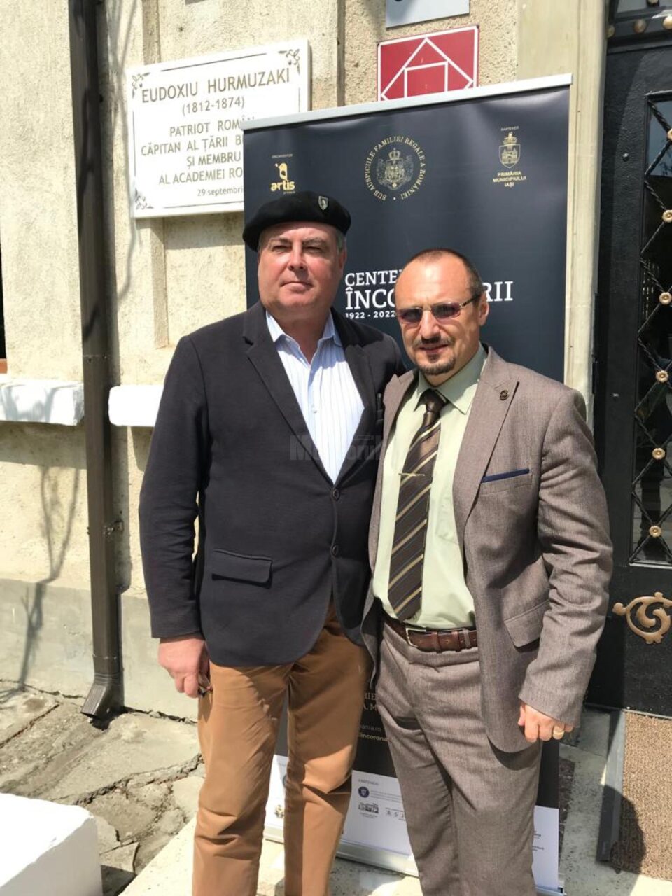 Istoricul Adrian Cioroianu și directorul colegiului, prof. dr. Adrian Puiu .jpg