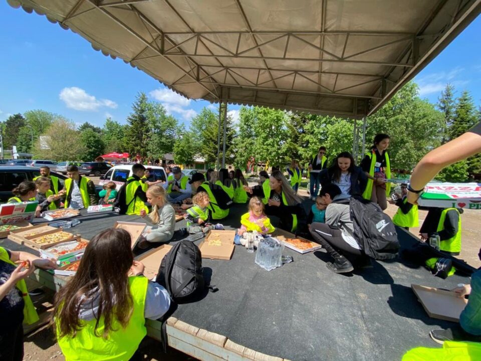 Pizza pentru copiii care au participat la actiune