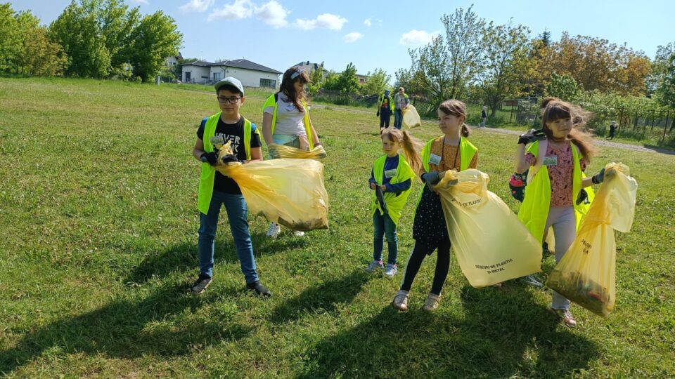 Participanti actiune ecologizare