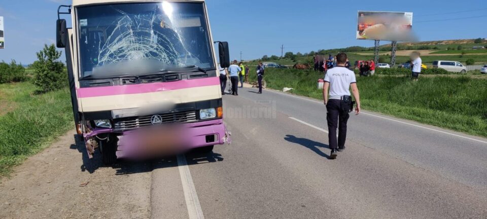 accident intre un autocar si o caruta