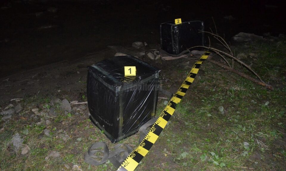 Cele două colete abandonate au fost duse la sediul Poliției de Frontieră din Brodina