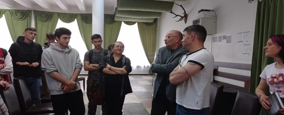 Lansarea cărții „Evadarea din iad”, semnată de Tiberiu Avram, redactorul-șef al ziarului Monitorul de Suceava, cu prezența protagonistului cărții, Vasile Bolohan