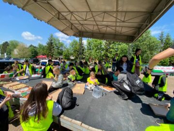 Pizza pentru copiii care au participat la ecologizare