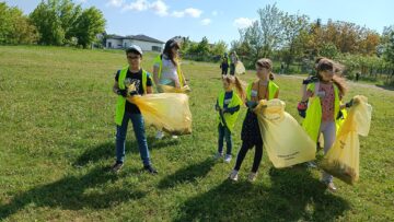 Zeci de tone de gunoaie adunate la acțiunea de ecologizare ”Lăsați pământul să respire!”
