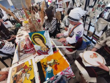 Zeci de elevi talentați au participat la Olimpiada „Meșteșugurilor Artistice Tradiționale”, faza județeană