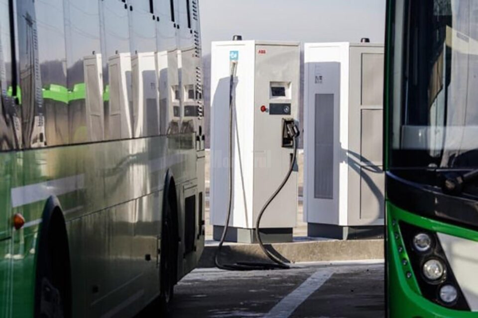 Proiect de 23 de milioane de euro, pentru 50 de autobuze electrice și 65 stații de încărcare, pentru ZUF Suceava