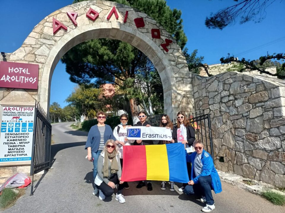 Elevi și profesori ai Școlii Gimnaziale Nr. 4 Suceava, într-o experiență de mobilitate Erasmus+ în Grecia, în proiectul Let’s go to learn outside