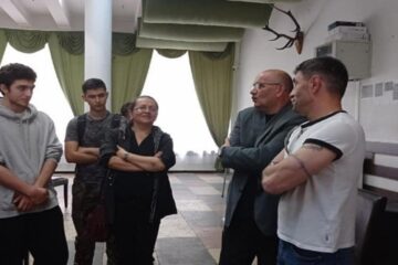 Lansarea cărții „Evadarea din iad”, semnată de domnul Tiberiu Avram, redactorul-șef al ziarului Monitorul de Suceava, cu prezența protagonistului cărții, Vasile Bolohan
