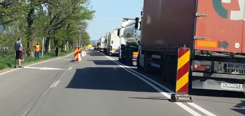 Cozi de tiruri, Vama Siret, sensul de ieșire din țară