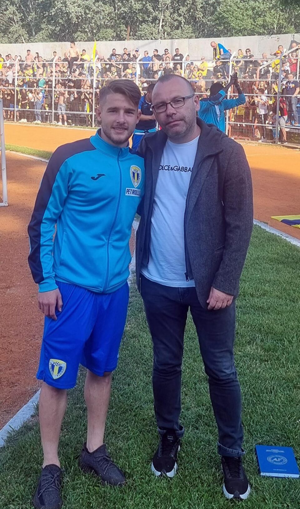 Cosmin Tucaliuc și Ciprian Anton la finalul meciului Unirea Slobozia - Petrolul Ploiești Cosmin Tucaliuc și Ciprian Anton la finalul meciului Unirea Slobozia - Petrolul Ploiești