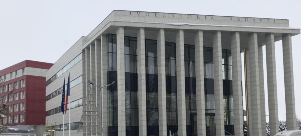 Tânărul a fost condamnat de Judecătoria Rădăuți la o pedeapsă rezultantă de 1 an și 7 luni de închisoare Tânărul a fost condamnat de Judecătoria Rădăuți la o pedeapsă rezultantă de 1 an și 7 luni de închisoare