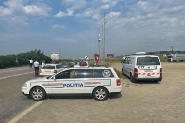 102 permise de conducere reținute de polițiști, majoritatea pentru viteză, depășiri și alcool