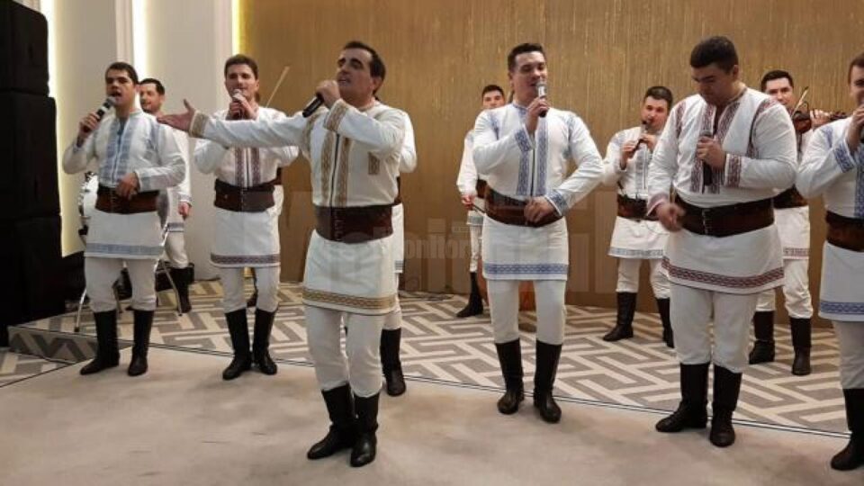 Două spectacole cu Ansamblul etnofolcloric „Plăieșii” din Republica Moldova, pe scena Casei de Cultură a Sindicatelor Suceava