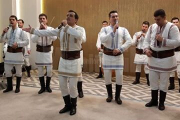 Două spectacole cu Ansamblul etnofolcloric „Plăieșii” din Republica Moldova, pe scena Casei de Cultură a Sindicatelor Suceava