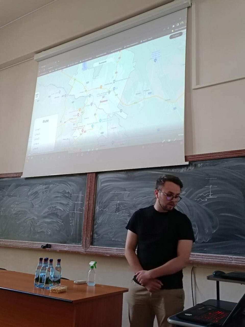 Prezentare a paginii de către un student la calculatoare