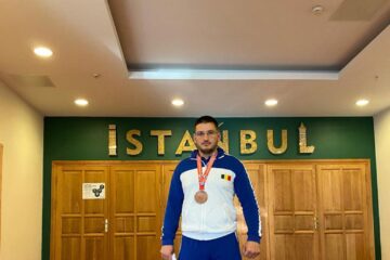 Sportivul rădăuțean Paul Ghețău a obținut, zilele trecute, medalia de bronz la o competiție internațională de kickboxing