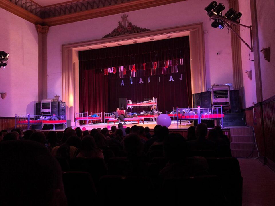 După ce a lansat „Un secol de ceață” și-a privit cu seninătate, din sală, piesa de teatru
