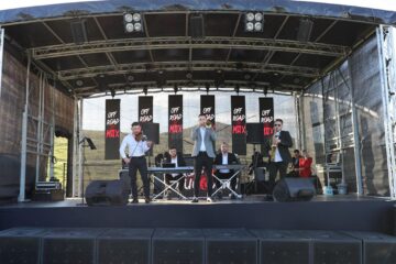 În jur de 70 de echipaje din toată țara s-au înscris ieri la startul Off Road Max Bucovina, cea de-a doua etapă a Campionatului Național de Off Road