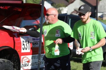 În jur de 70 de echipaje din toată țara s-au înscris ieri la startul Off Road Max Bucovina, cea de-a doua etapă a Campionatului Național de Off Road