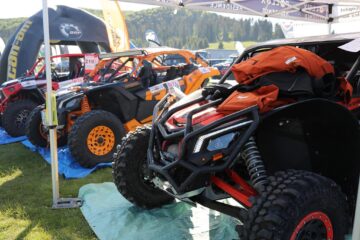 În jur de 70 de echipaje din toată țara s-au înscris ieri la startul Off Road Max Bucovina, cea de-a doua etapă a Campionatului Național de Off Road