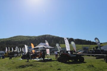 În jur de 70 de echipaje din toată țara s-au înscris ieri la startul Off Road Max Bucovina, cea de-a doua etapă a Campionatului Național de Off Road