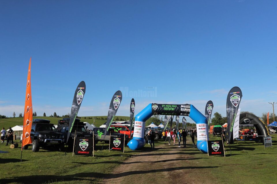 În jur de 70 de echipaje din toată țara s-au înscris ieri la startul Off Road Max Bucovina, cea de-a doua etapă a Campionatului Național de Off Road
