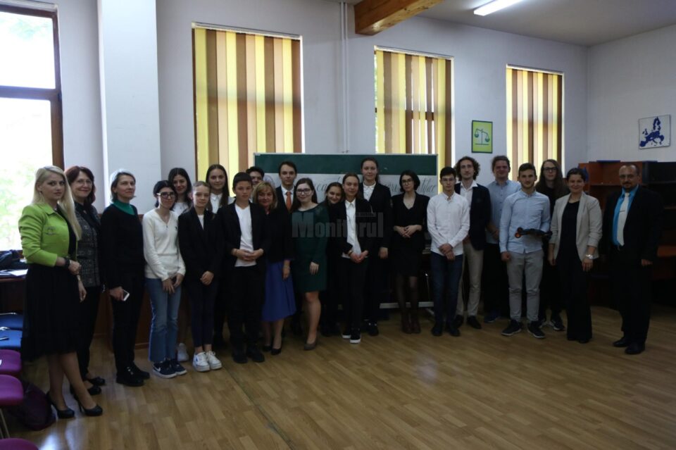 Peste 70 de elevi, profesori, studenți au participat la Sesiunea de Comunicări Științifice „Punte între generații”