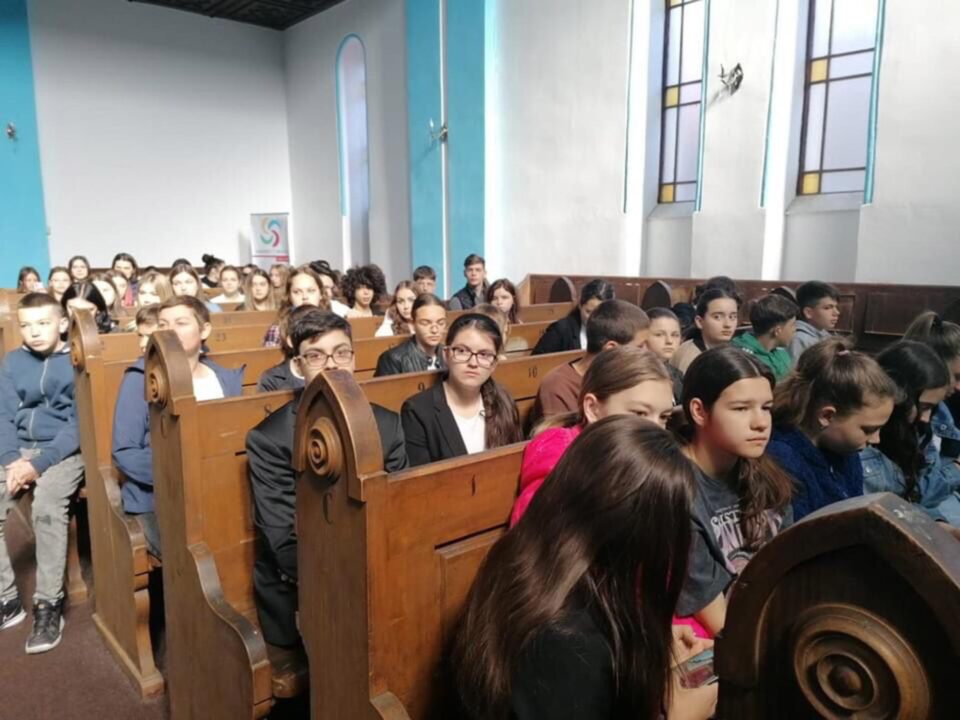 Colegiul „Eudoxiu Hurmuzachi” continuă seria de activități culturale dedicate sărbătoririi a 150 de ani de existență cu „Lecție de toleranță”