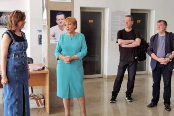 Inaugurarea expoziției de fotografie de pe holurile TMMSV, realizată de Amedeia Vițega