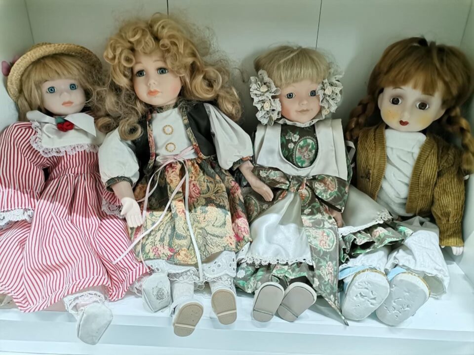 Expoziție temporară de păpuși din porțelan, deschisă la Muzeul Oului Vama-Bucovina