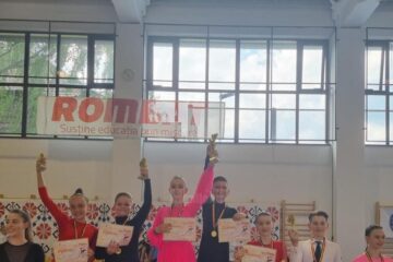 Dansatori suceveni pe podium