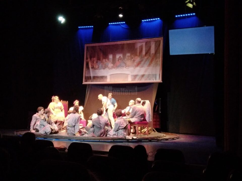 Sală plină și îndelungi aplauze la final, după spectacolul „Revizorul”, în interpretarea actorilor Teatrului „Satiricus I. L. Caragiale” din Chișinău