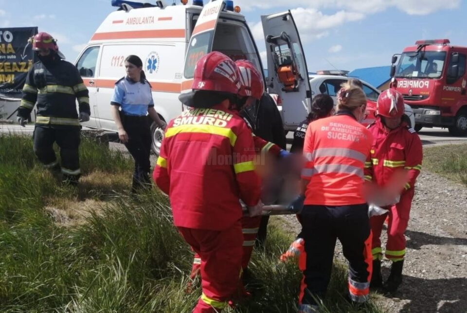 Șofer rănit după ce tirul pe care îl conducea a ajuns într-un canal