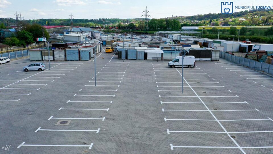 Parcarea din incinta Complexului Comercial Bazar a fost modernizată, pietrișul fiind înlocuit cu pavaj