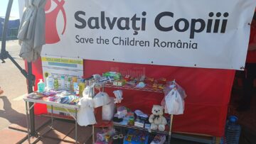 Bate vântul prin corturile pentru refugiați din Vama Siret, dar cozile de tiruri sunt uriașe