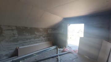 Două case mistuite de flăcări la Marginea acum câteva săptămâni au fost reconstruite parțial