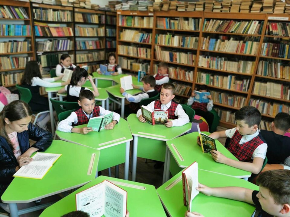 Ateliere săptămânale de lectură și de scriere creativă, la Școala „Ioan Ciurea” Fălticeni