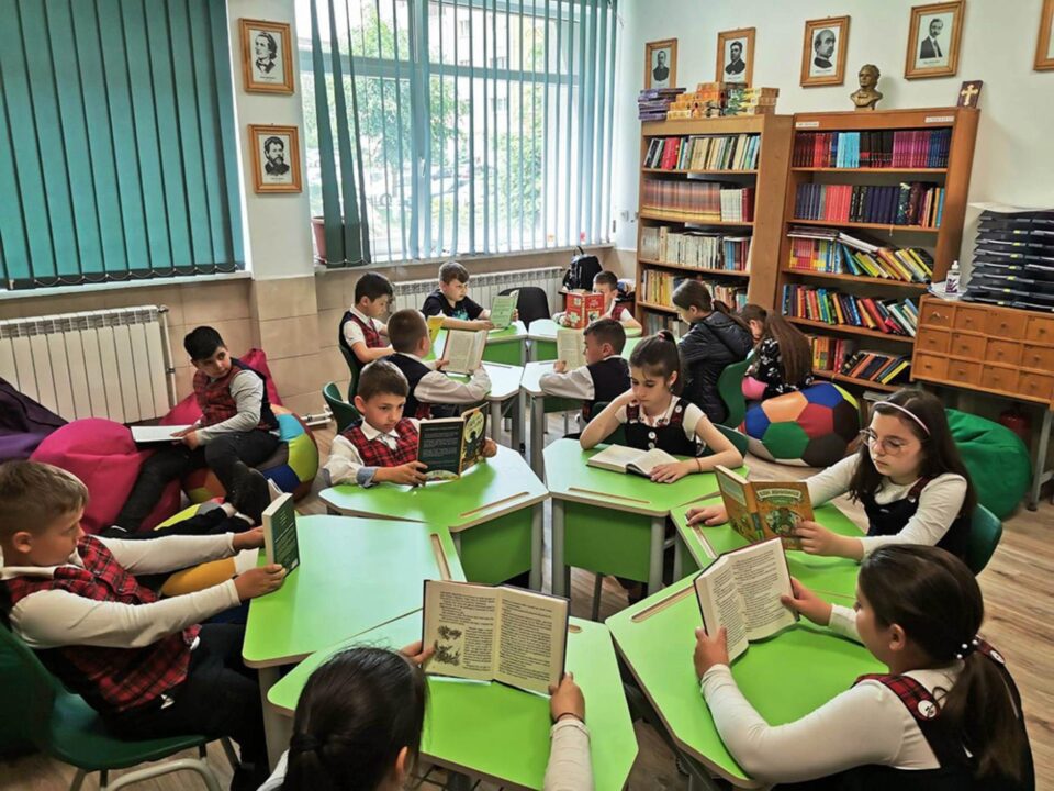 Ateliere săptămânale de lectură și de scriere creativă, la Școala „Ioan Ciurea” Fălticeni