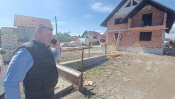 Gheorghe Lazăr, primarul din Marginea, i-a sprijinit pe oamenii afectați de incendiu încă din prima zi
