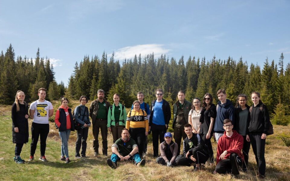 Echipa de studenți voluntari și îndrumătorii lor în Parcul Național Călimani