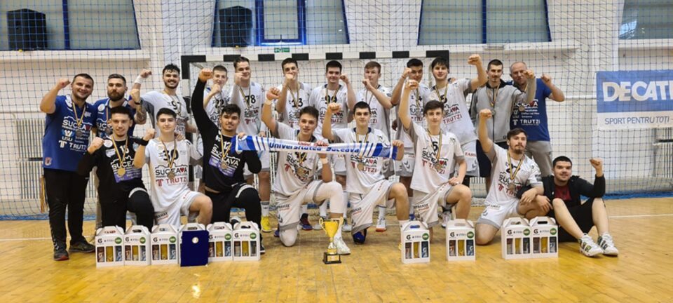 Juniorii I de la CSU din Suceava au devenit vicecampioni naționali. Foto Handbal Mania Juniorii I de la CSU din Suceava au devenit vicecampioni naționali. Foto Handbal Mania
